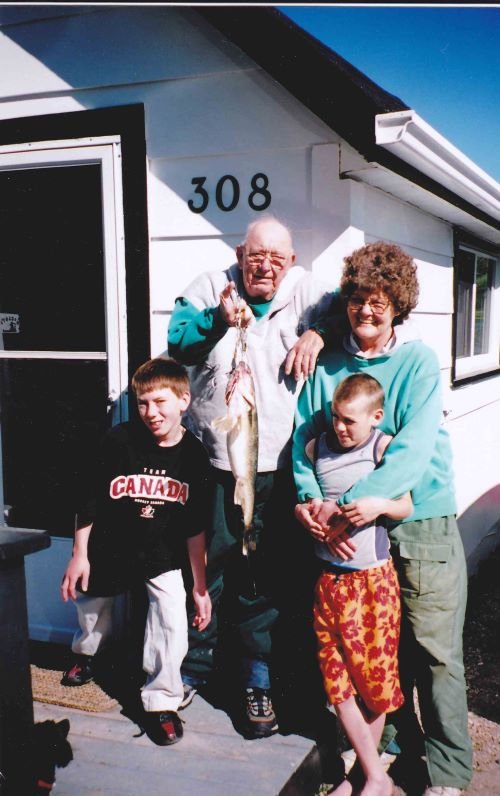 Don’s parents with grandkids at Cottage 308